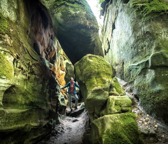 Inmitten der Felsen in der Teufelsschlucht, © Eifel Tourismus GmbH, D. Ketz Inmitten der Felsen in der Teufelsschlucht, © Eifel Tourismus GmbH, D. Ketz