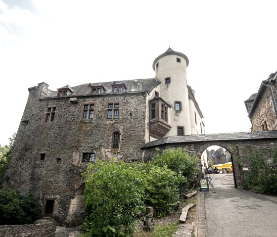 Kasteel Neuerburg met historische muren, toren en boog., © Eifel Tourismus GmbH, Dominik Ketz Kasteel Neuerburg met historische muren, toren en boog., © Eifel Tourismus GmbH, Dominik Ketz
