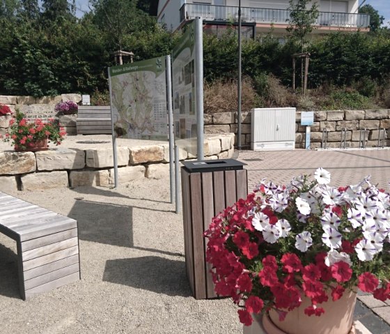 E-Bike Ladestation Dorfplatz Echternacherbrück 2, © Elke Wagner, Felsenland Südeifel Tourismus GmbH E-Bike Ladestation Dorfplatz Echternacherbrück 2, © Elke Wagner, Felsenland Südeifel Tourismus GmbH