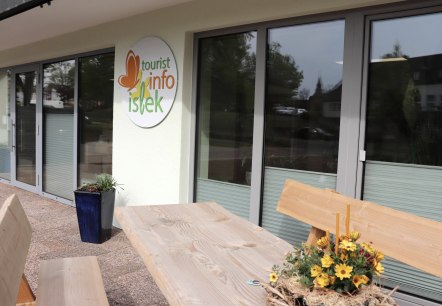 Wanderbank TI, © Tourist-Information Islek, Ingrid Wirtzfeld Wanderbank TI, © Tourist-Information Islek, Ingrid Wirtzfeld