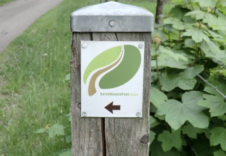 Plakette an Bäumen und Pfosten, © Naturpark Südeifel Plakette an Bäumen und Pfosten, © Naturpark Südeifel