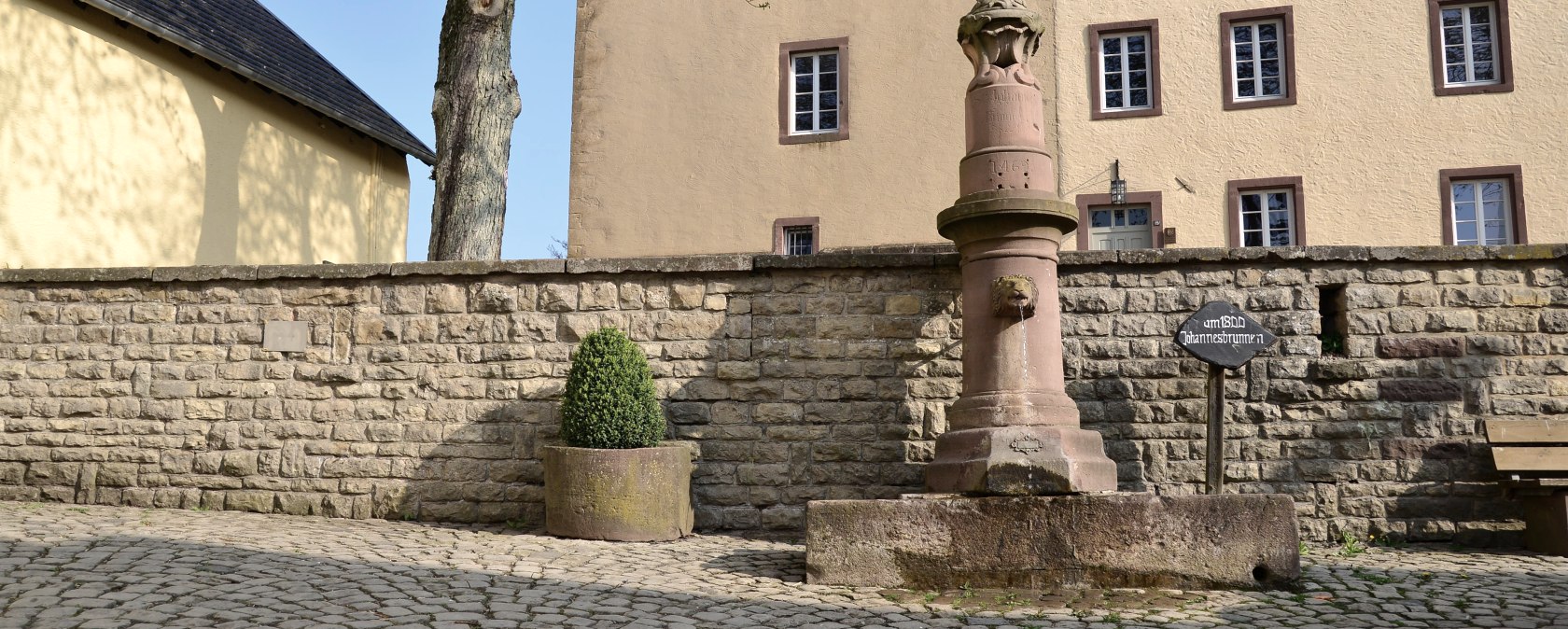 Johannesbrunnen in Dudeldorf, © TI Bitburger Land Johannesbrunnen in Dudeldorf, © TI Bitburger Land