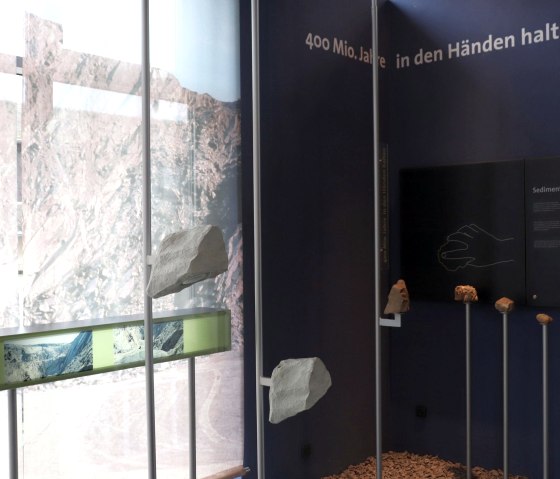 400 Mio. Jahre in den Händen halten, © Tourist-Information Islek, Ingrid Wirtzfeld 400 Mio. Jahre in den Händen halten, © Tourist-Information Islek, Ingrid Wirtzfeld