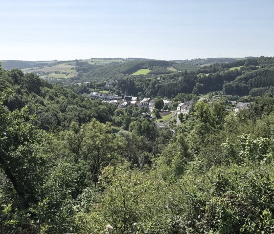 Blick auf Waxweiler von der Pintesfelder Straße, © Tourist-Information Islek Blick auf Waxweiler von der Pintesfelder Straße, © Tourist-Information Islek
