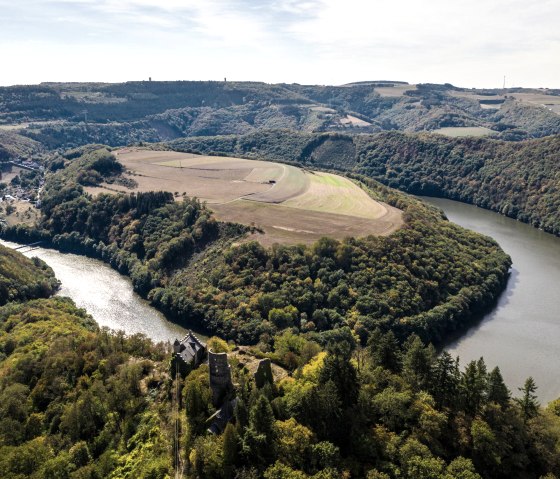 Ourtalschleife mit Burg Falkenstein, © Eifel Tourismus GmbH, Dominik Ketz Ourtalschleife mit Burg Falkenstein, © Eifel Tourismus GmbH, Dominik Ketz