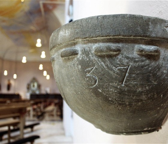 Weihwasserbecken von 1837, © Michael Fischer Weihwasserbecken von 1837, © Michael Fischer