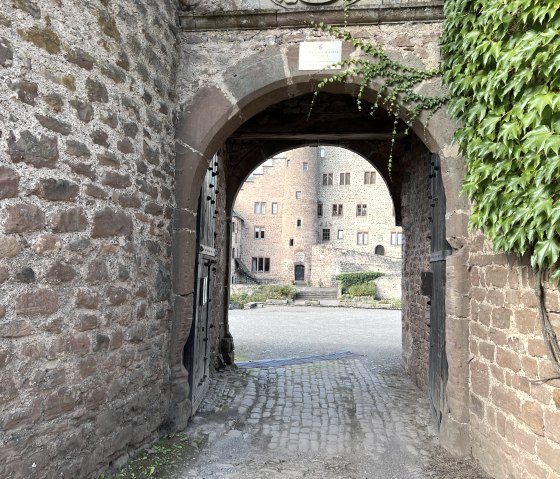 Vorderes Burgtor Schloss Hamm, © Tourist-Information Bitburger Land Vorderes Burgtor Schloss Hamm, © Tourist-Information Bitburger Land