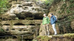 Imposante Felswände am Felsenweiher Ernzen, © Eifel Tourismus GmbH, Dominik Ketz Imposante Felswände am Felsenweiher Ernzen, © Eifel Tourismus GmbH, Dominik Ketz