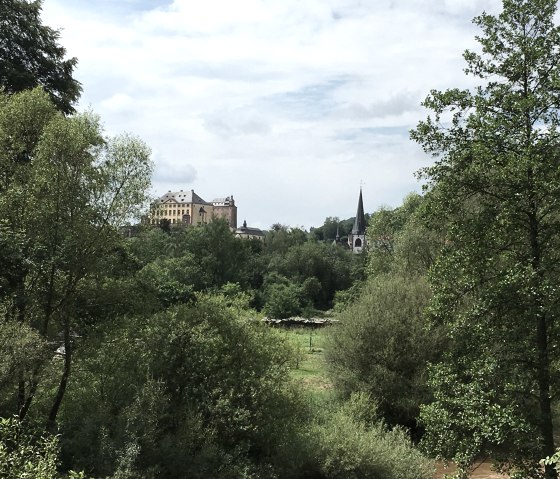 Vue sur le ch&acirc;teau de Malberg, &copy; TI Bitburger Land