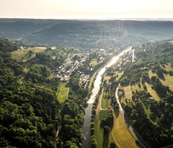 La vallée de la Sûre sur le Felsenweg 2 dans le ParcDeRandonneeNature deluxe, © Eifel Toursimus GmbH, D. Ketz