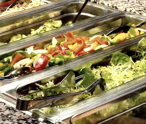 Salatbuffet, &copy; Sch&ouml;nfelderhof