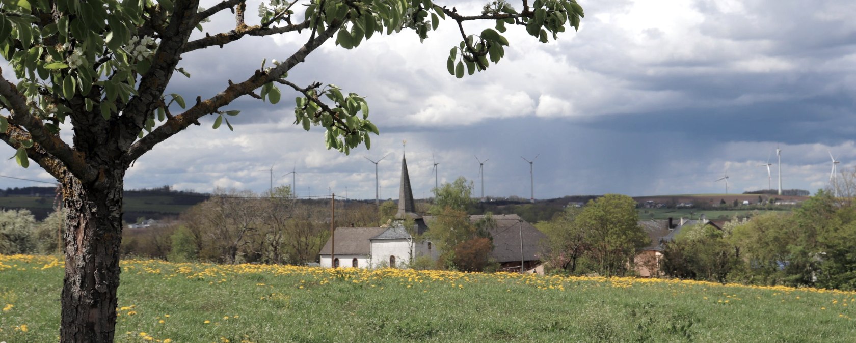 Blick auf die Lauperather Kapelle, &copy; Tourist-Information Islek