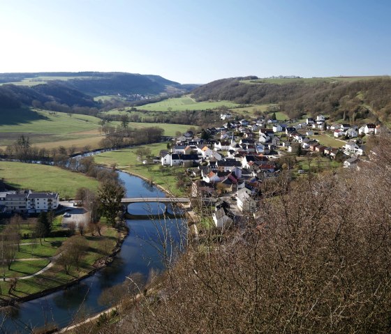 Blick auf Wallendorf vom Castellberg, &copy; Felsenland S&uuml;deifel Tourismus GmbH