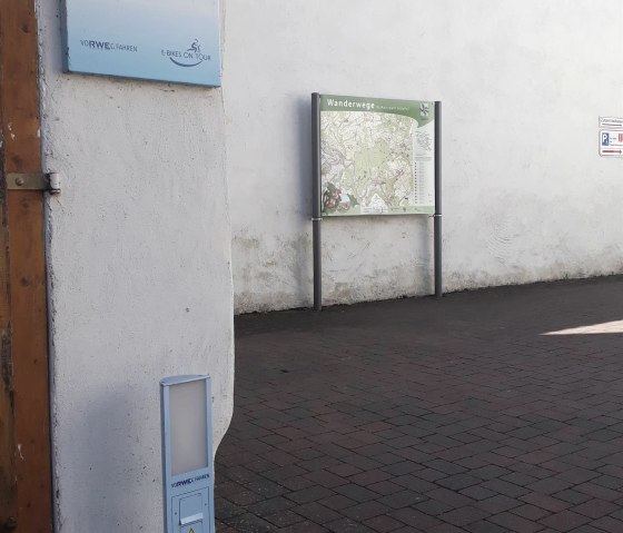 E-Bike Ladestation Abteihof Bollendorf 2, &copy; Felsenland S&uuml;deifel Tourismus GmbH