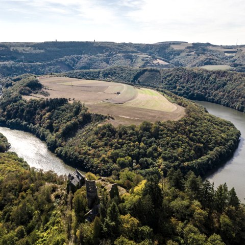 Ourtalschleife mit Burg Falkenstein, © Eifel Tourismus GmbH, Dominik Ketz