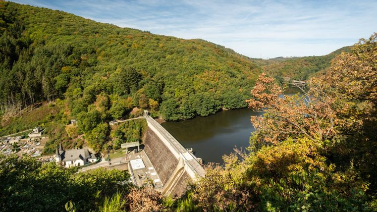 View of the Vianden pumped storage power station with reservoir and wooded hills in the background.