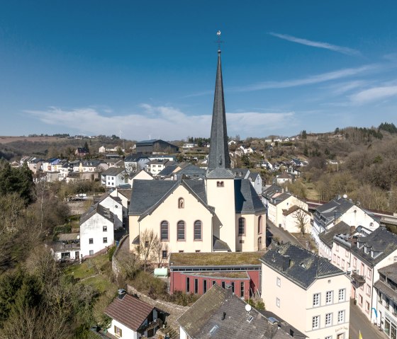 Waxweiler avec la cathédrale de l'Eifel, © Eifel Tourismus GmbH, D. Ketz