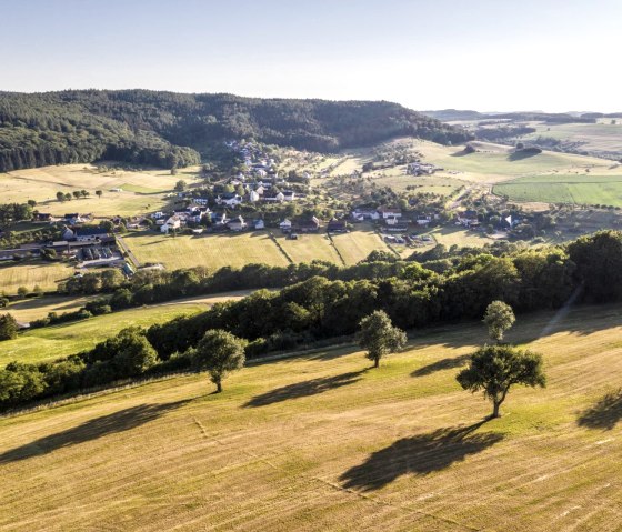 Uitzicht over de Enz vallei op de Klausnerweg, &copy; Eifel Tourismus GmbH, D. Ketz