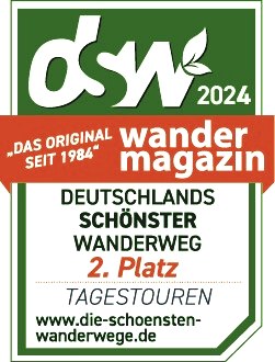 Logo van het wandeltijdschrift 2024 voor Duitslands mooiste wandelroute, 2e plaats in de categorie dagtochten., &copy; Wandermagazin/Outdoor-Welten