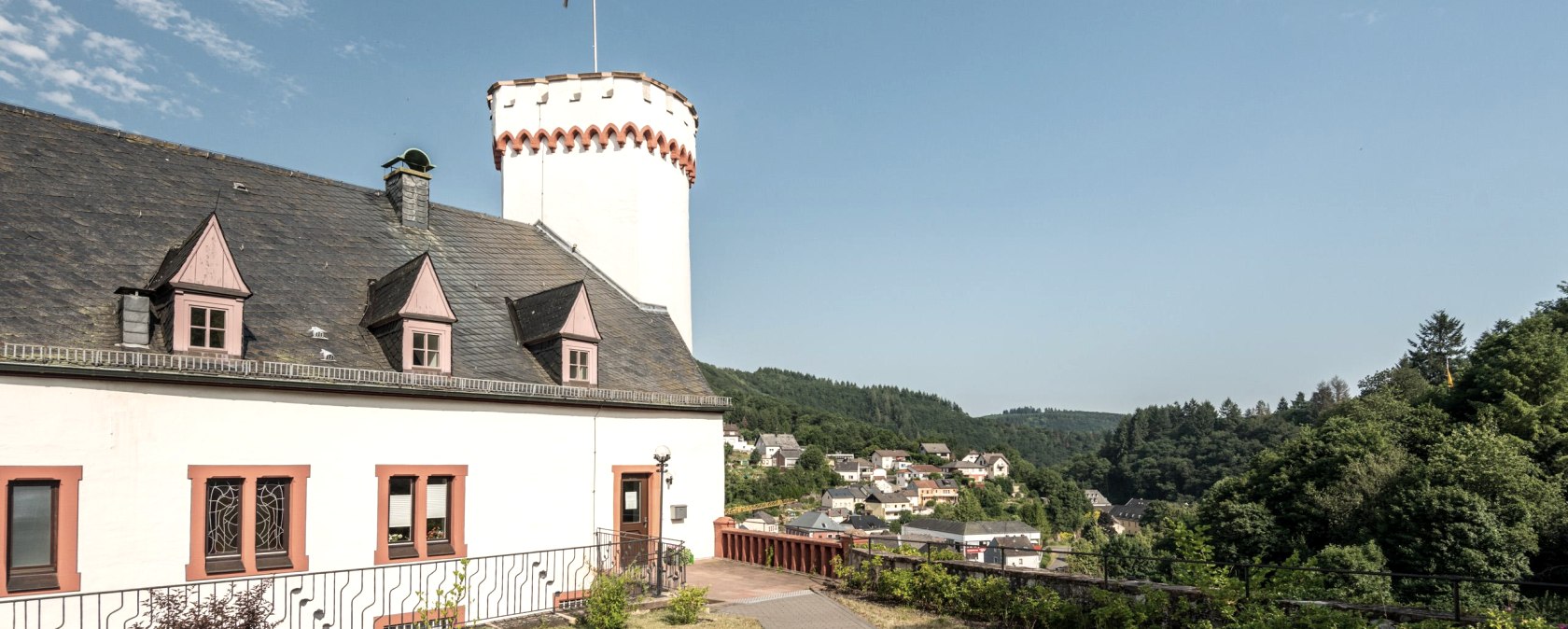 Lehnshaus Neuerburg r&uuml;ckw&auml;rtige Ansicht, &copy; Eifel Tourismus GmbH, Dominik Ketz