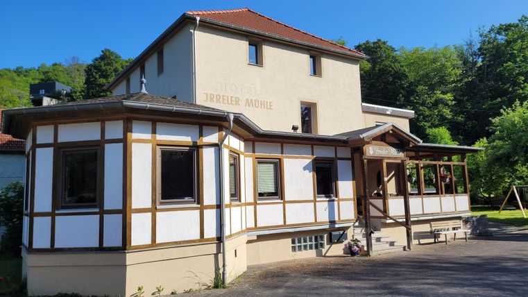 A charming building with a wooden-clad ground floor and a bright upper floor. Surrounded by green spaces, it exudes an inviting atmosphere.