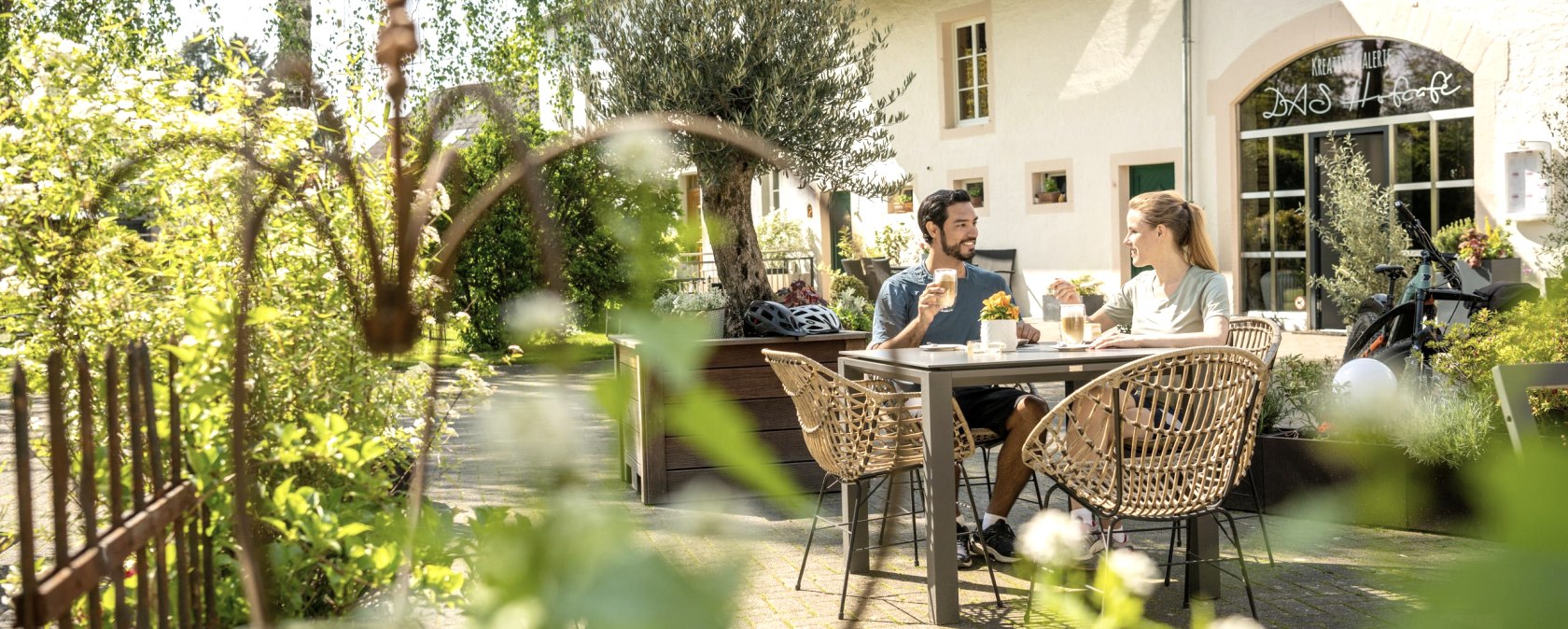 Rast im Hofcaf&eacute; Messerich, &copy; Eifel Tourismus GmbH, Dominik Ketz