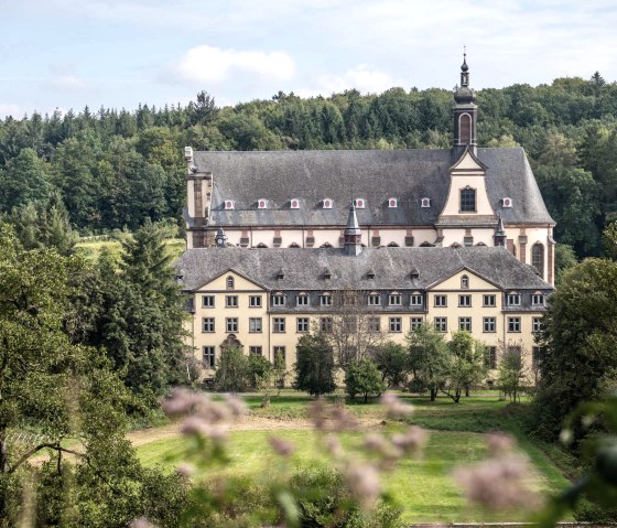 Uitzicht op het Himmerod klooster, © Naturpark Südeifel - Thomas Urbany