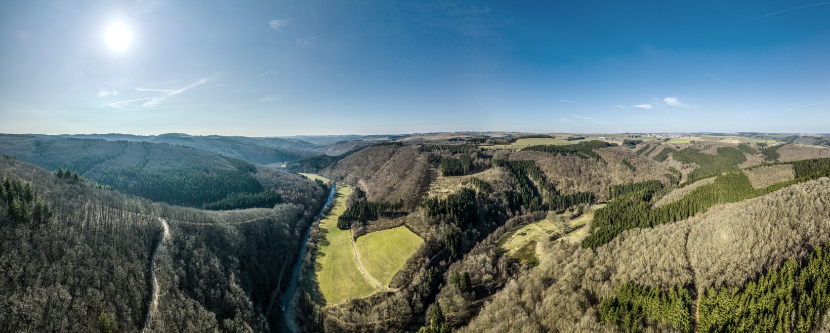 Uitkijkpunt Königsley met uitzicht over de Ourvallei, © Eifel Tourismus GmbH, D. Ketz