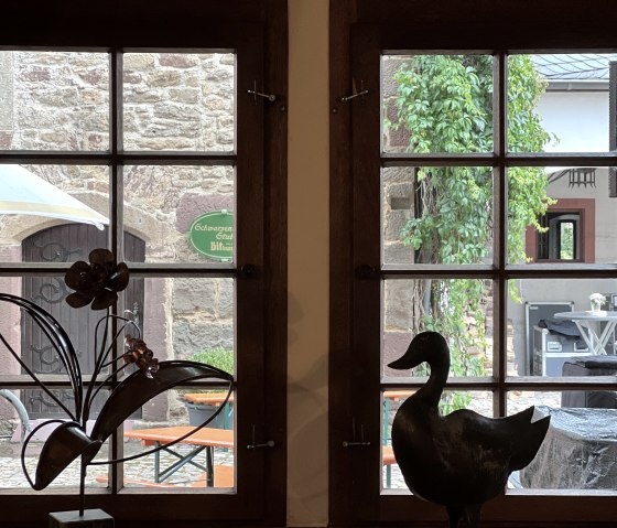 Fenster zum Burghof, &copy; TI Bitburger Land