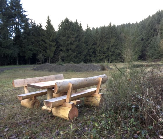 Place pour se reposer sur le sentier de randonn&eacute;e n&deg; 21, &copy; Harald Geimer