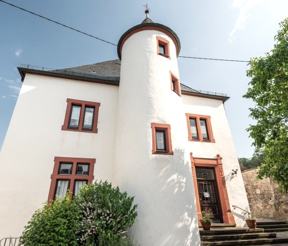 Lehnshaus Neuerburg Vorderansicht, &copy; Eifel Tourismus GmbH, Dominik Ketz