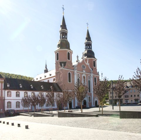Basilika Pr&uuml;m mit ehemaliger Abtei, Hahnplatz, &copy; Tourist-Information Pr&uuml;mer Land