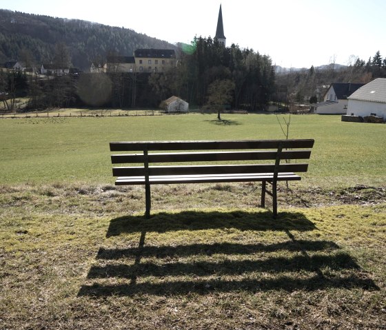 Banc sur le sentier de randonn&eacute;e, &copy; Axel Weiss