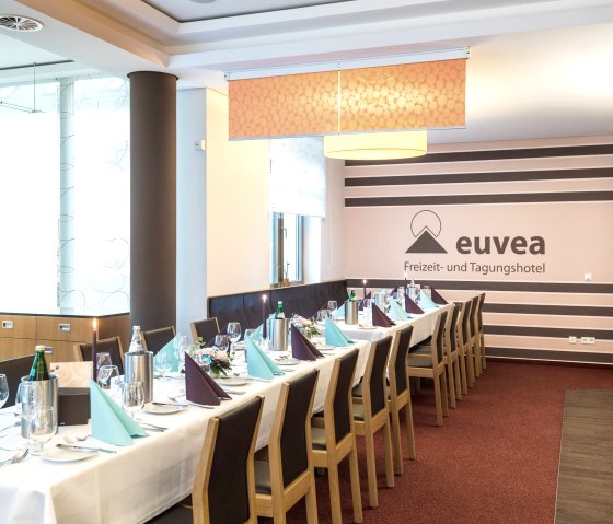 Table de f&ecirc;te, &copy; Felsenland S&uuml;deifel Tourismus GmbH