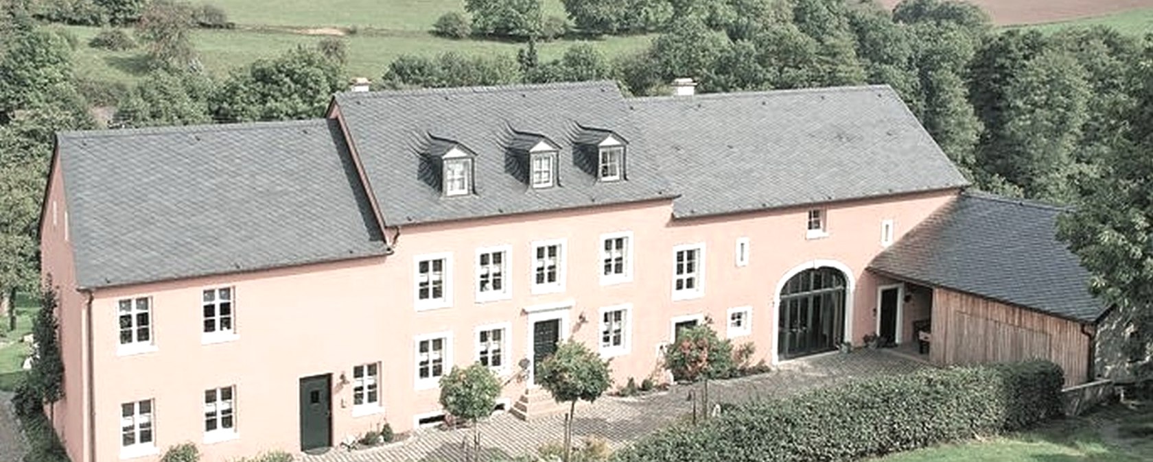 Vue de la cour, &copy; Felsenland S&uuml;deifel Tourismus GmbH