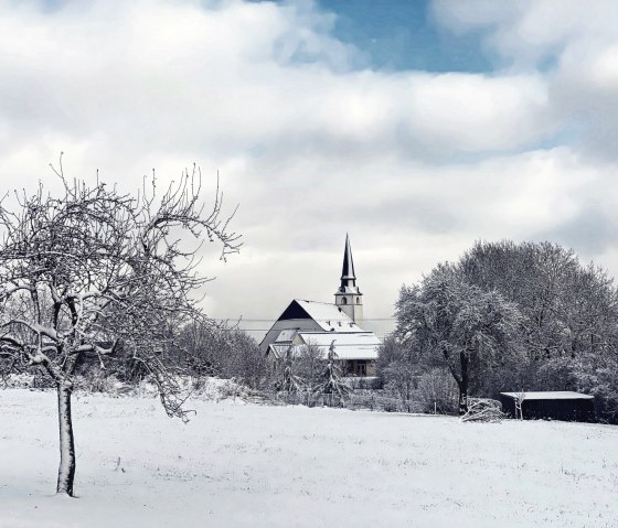 Die Wallfahrtskirche in Weidingen im Schnee, &copy; Felsenland S&uuml;deifel Tourismus GmbH / Anna Carina Krebs