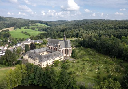 Kloster Himmerod auf der Oberkail-Himmeord-Schleife, &copy; Thomas Urbany; Naturpark S&uuml;deifel