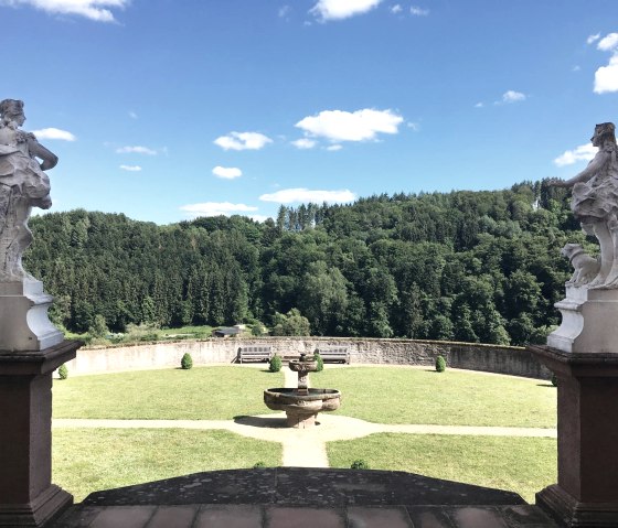 Schloss Malberg mit Blick in den runden Garten, &copy; Tourist-Information Bitburger Land