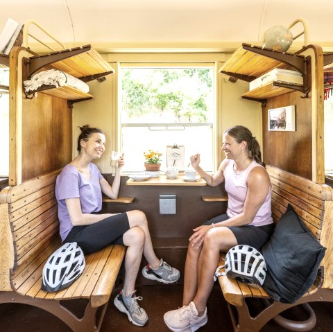 Kaffeepause im Caf&eacute; Stullwerk, Eisenbahnmuseum, &copy; Eifel Tourismus GmbH, Dominik Ketz