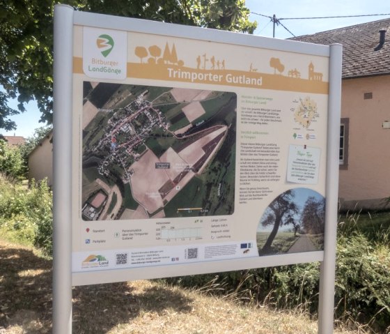 Panneau d'information du sentier de randonn&eacute;e Trimporter Gutland dans le Bitburger Land, avec carte et d&eacute;tails sur l'itin&eacute;raire., &copy; TI Bitburger Land