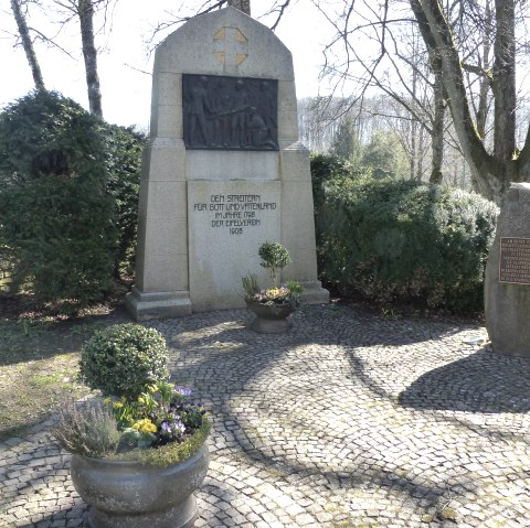 Kl&ouml;ppelkrieg-Denkmal Arzfeld, &copy; Tourist-Information Islek, Ingrid Wirtzfeld